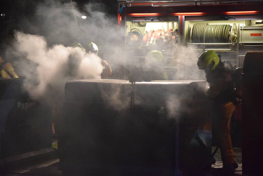 Papiercontainer in brand