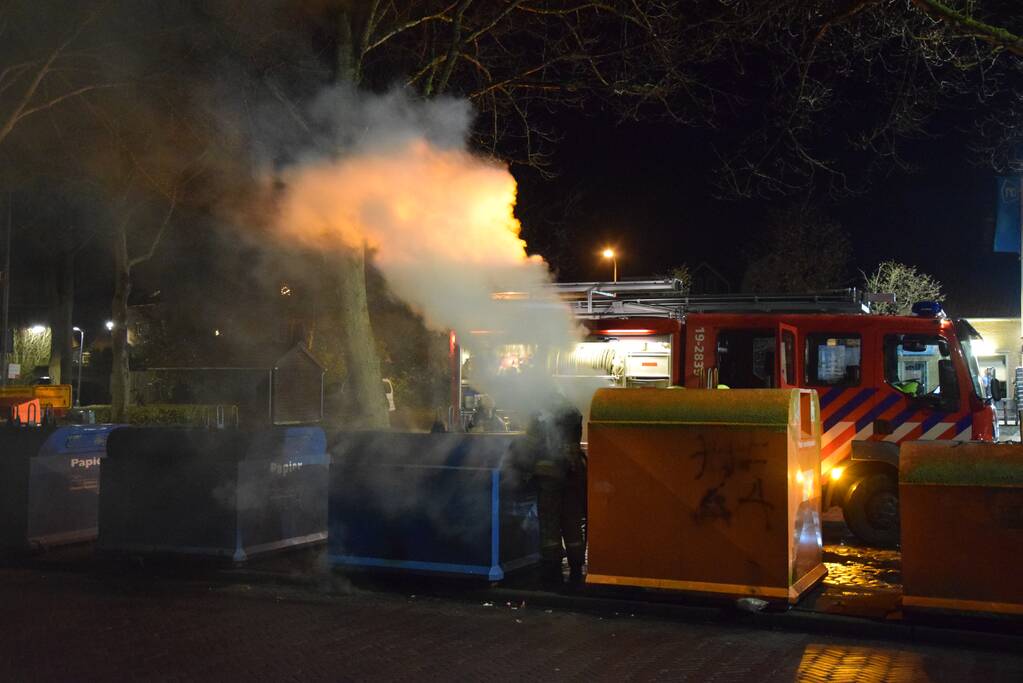 Papiercontainer in brand