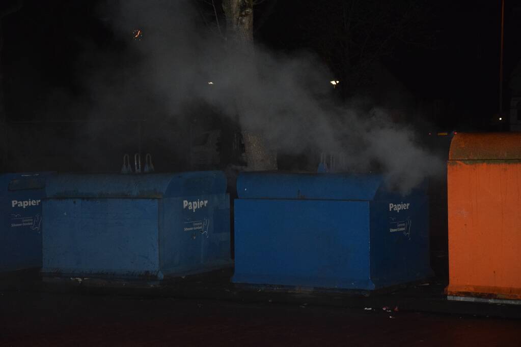 Papiercontainer in brand