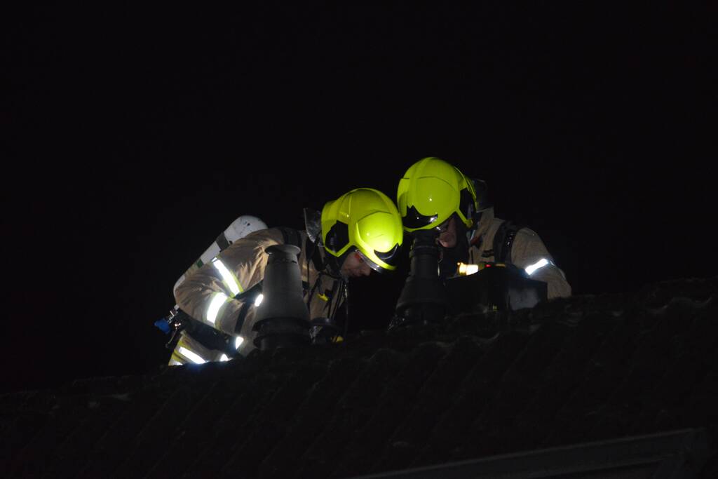 Brandweer onderzoekt vermoedelijke schoorsteenbrand