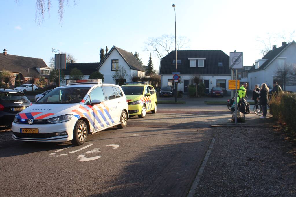 Overstekende fietser aangereden door auto