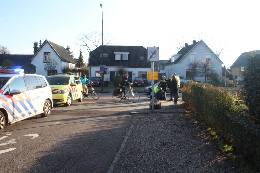 Overstekende fietser aangereden door auto