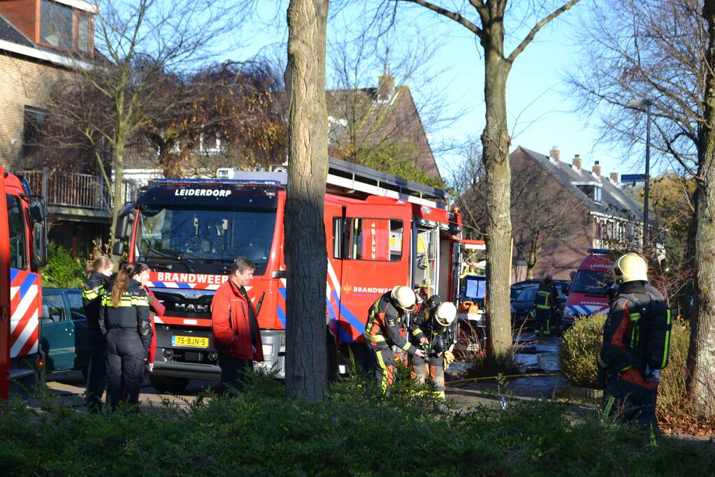 Fikse schoorsteenbrand in Binnenhof lastig te bereiken