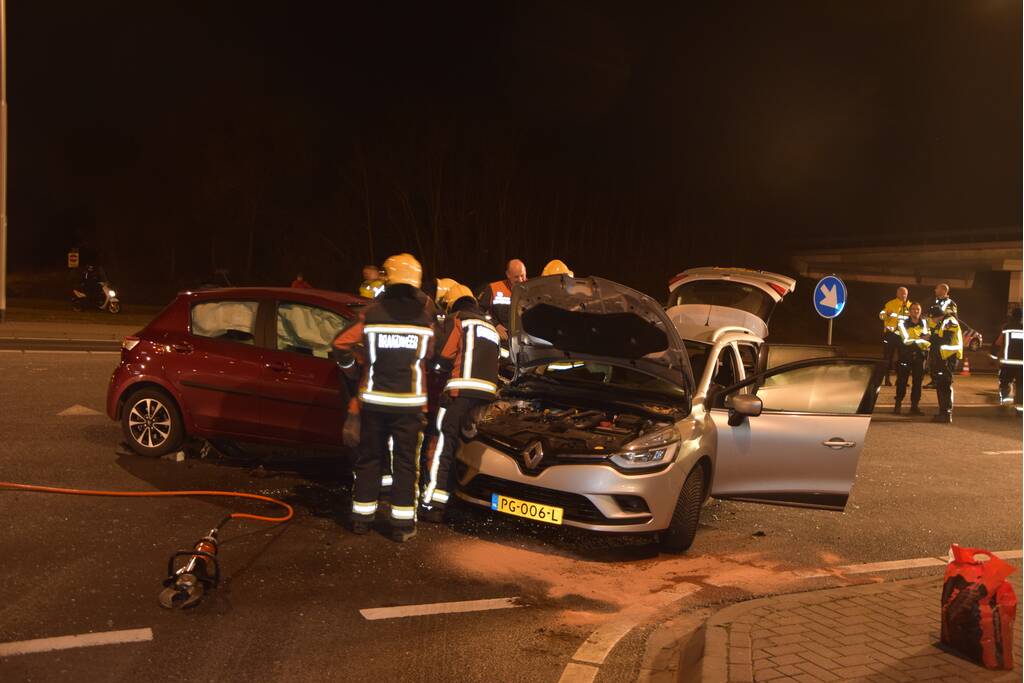 Forse schade na aanrijding tussen twee voertuigen