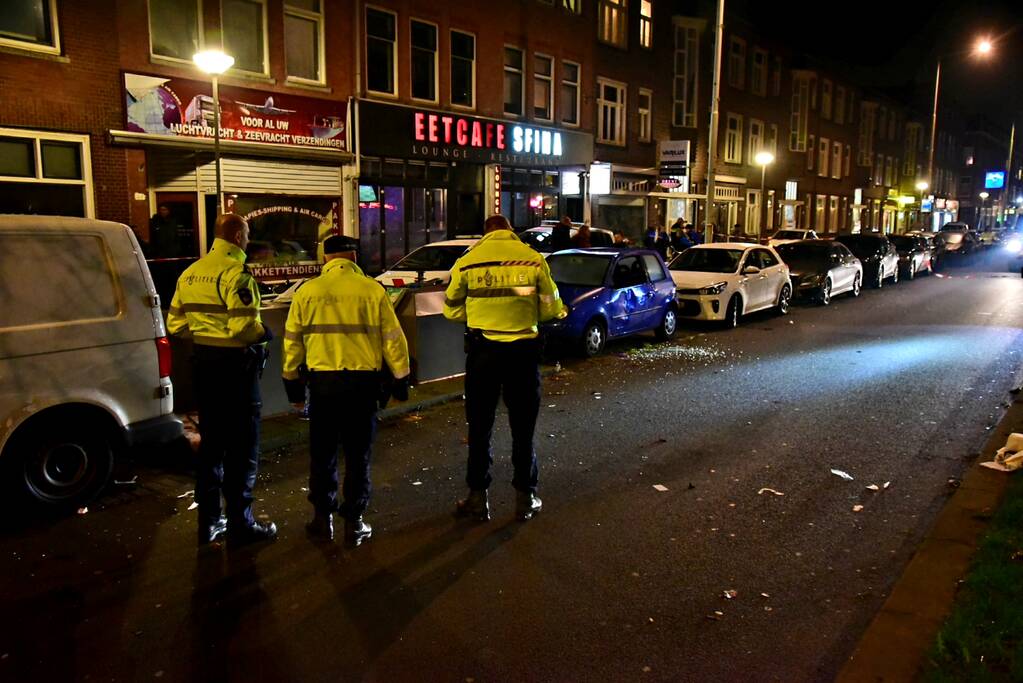 Voetganger geschept door auto, slachtoffer zwaargewond