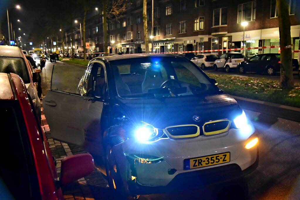 Voetganger geschept door auto, slachtoffer zwaargewond