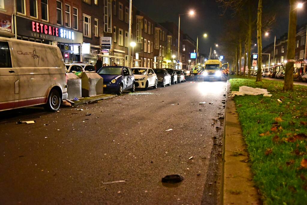 Voetganger geschept door auto, slachtoffer zwaargewond