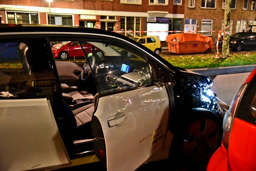 Voetganger geschept door auto, slachtoffer zwaargewond