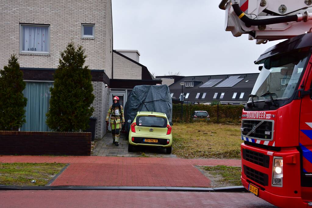 Gloeidnieuwe pelletkachel vliegt in brand