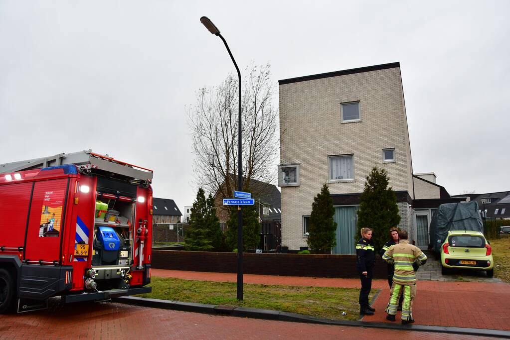Gloeidnieuwe pelletkachel vliegt in brand