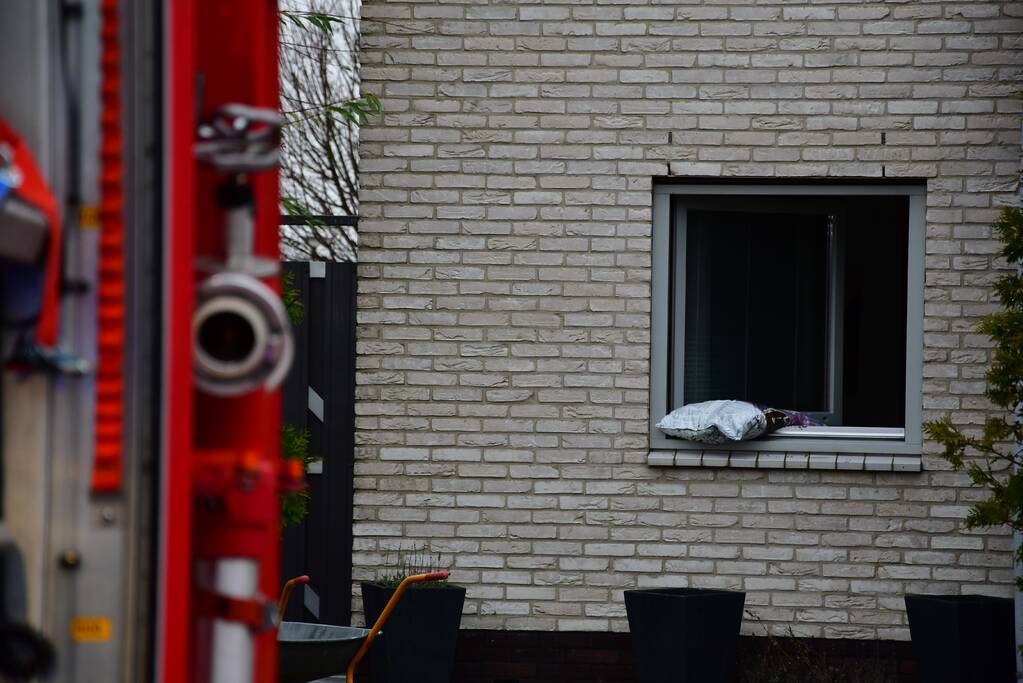 Gloeidnieuwe pelletkachel vliegt in brand