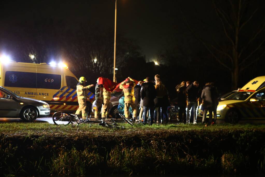 Twee fietsers geschept op kruising, één slachtoffer zwaargewond