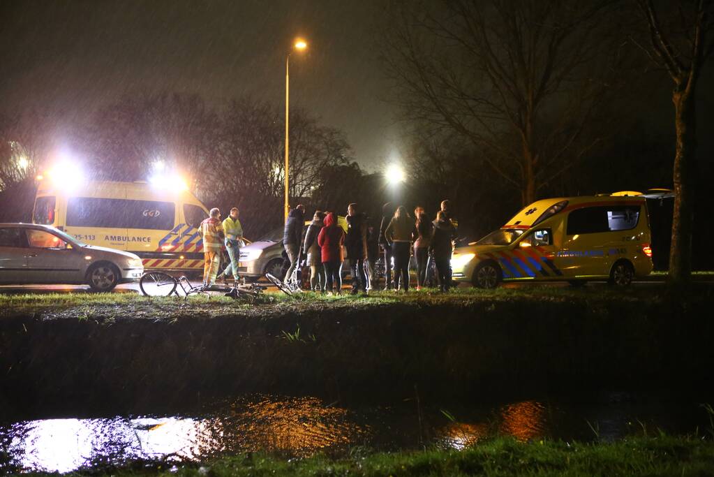 Twee fietsers geschept op kruising, één slachtoffer zwaargewond