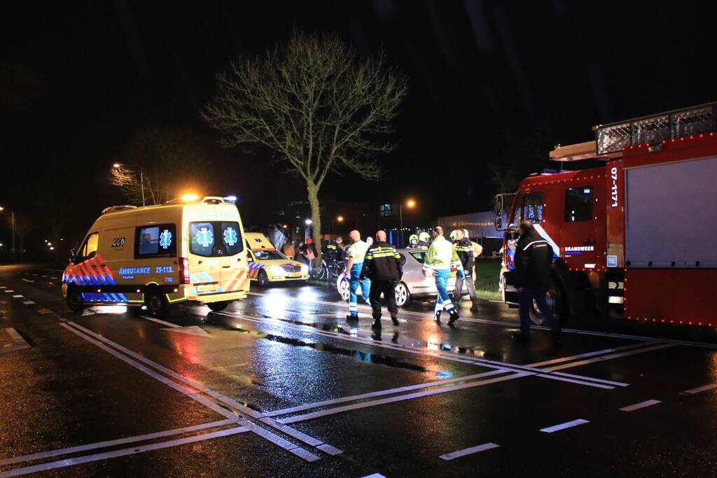 Twee fietsers geschept op kruising, één slachtoffer zwaargewond
