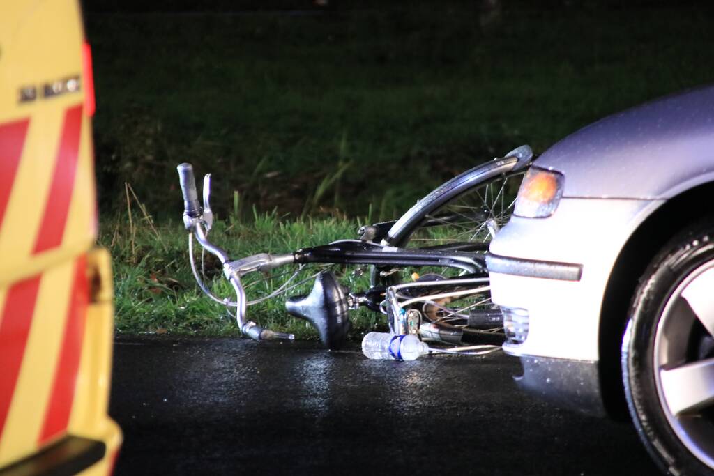 Twee fietsers geschept op kruising, één slachtoffer zwaargewond