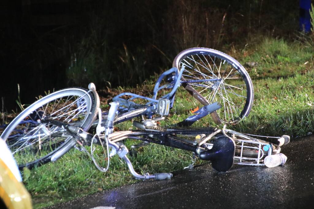 Twee fietsers geschept op kruising, één slachtoffer zwaargewond