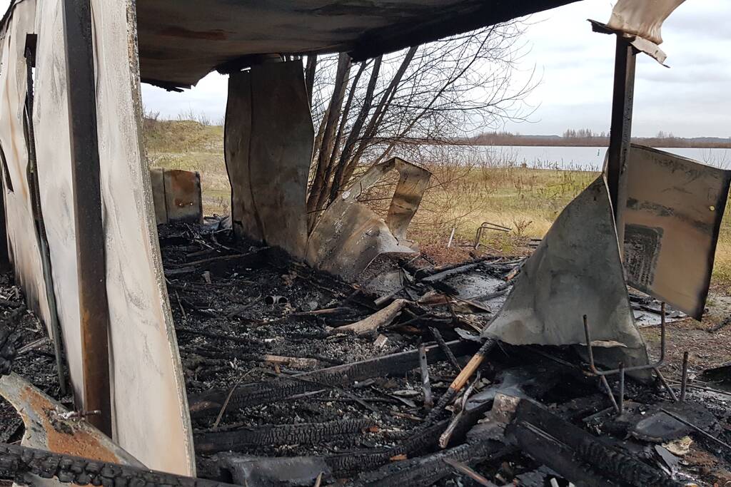 Chalet volledig verwoest door brand