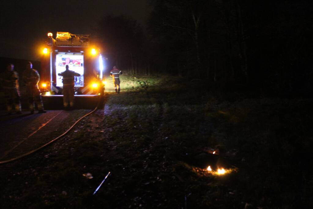 Brandende tv achtergelaten in bossen