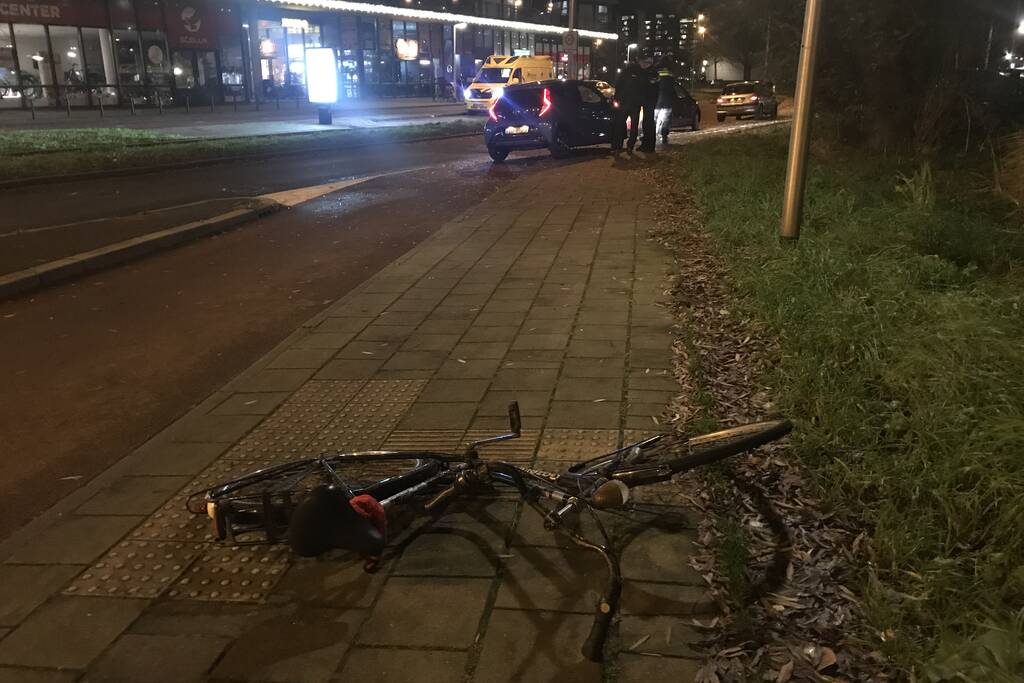Fietser aangereden door personenauto
