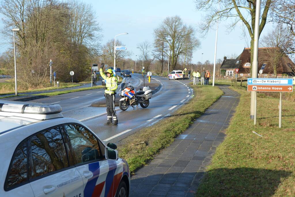 Overstekende fietsster aangereden door auto