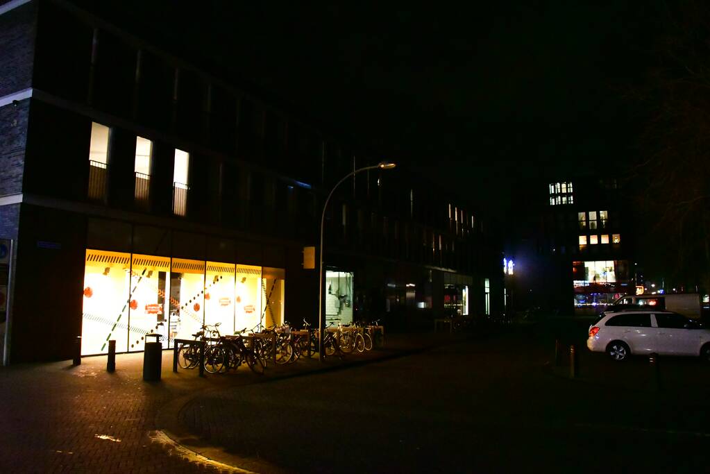 Restaurants en theater in donker na stroomstoring