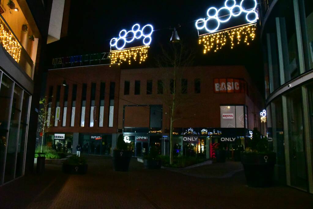 Restaurants en theater in donker na stroomstoring
