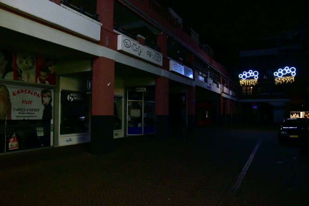 Restaurants en theater in donker na stroomstoring