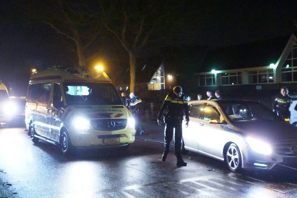 Bestuurder zwaargewond na eenzijdige aanrijding tegen boom