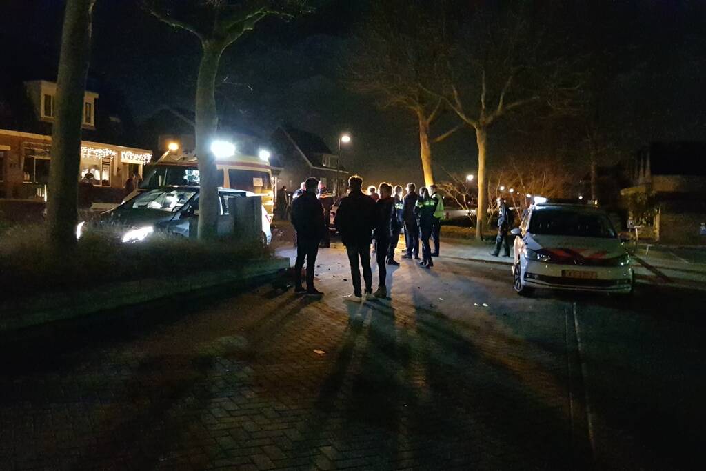 Bestuurder zwaargewond na eenzijdige aanrijding tegen boom
