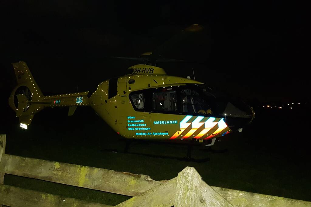 Bestuurder zwaargewond na eenzijdige aanrijding tegen boom