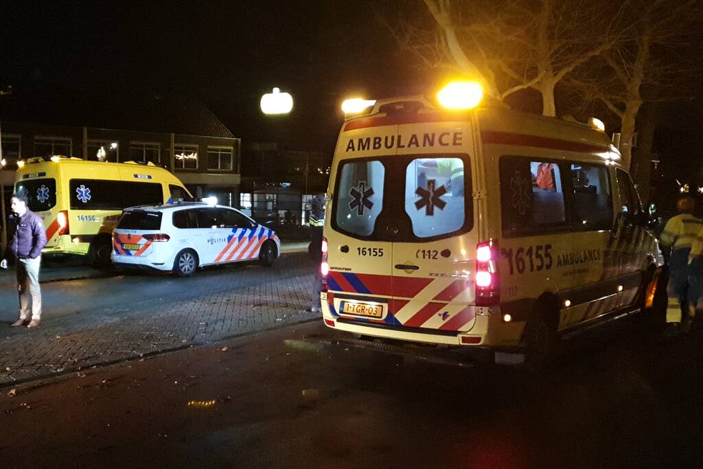 Bestuurder zwaargewond na eenzijdige aanrijding tegen boom