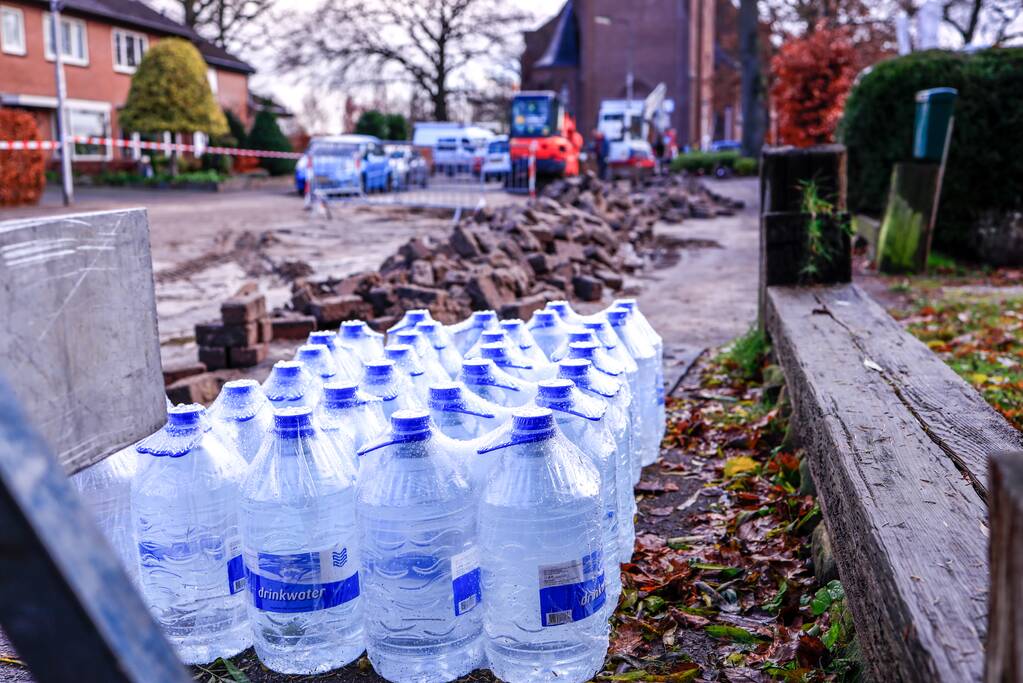 Noodvoorzieningen voor basisschool en woningen na zoveelste leidingbreuk