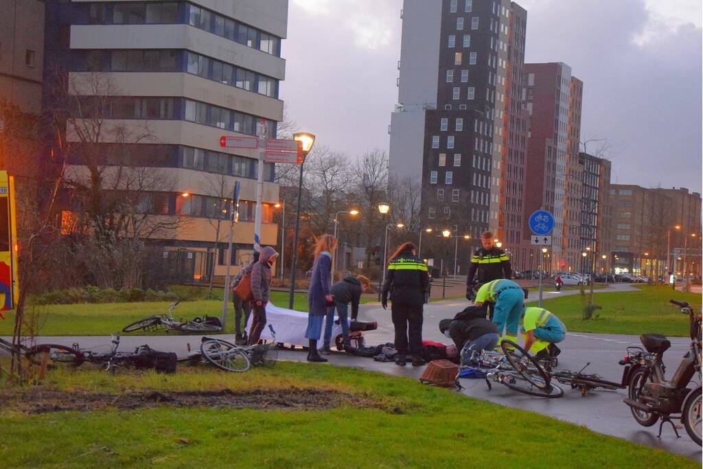 Snorfietser gewond na botsing met fietser