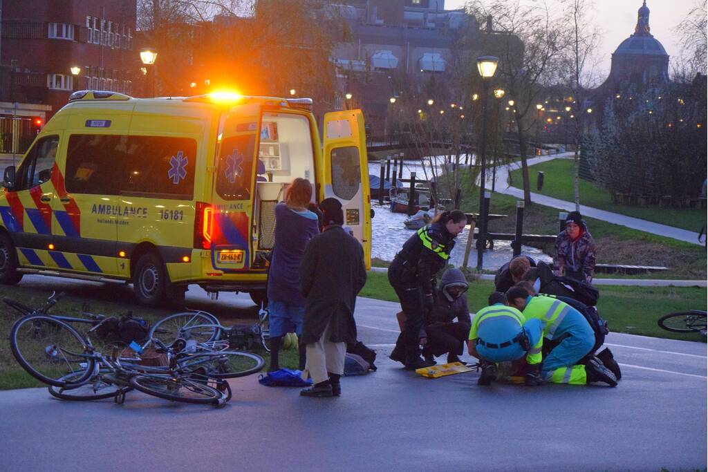 Snorfietser gewond na botsing met fietser