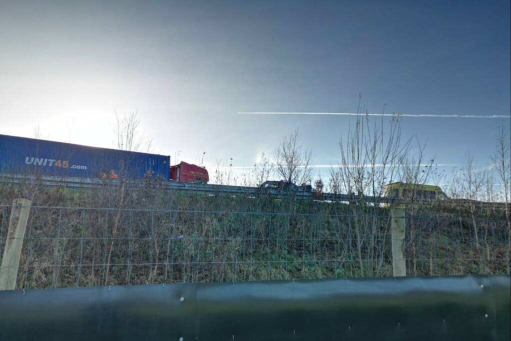 Rijstrook afgesloten na ongeval op snelweg