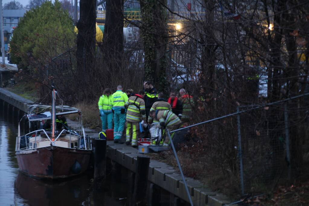 Vrouw onwel geraakt op boot, man wordt agressief