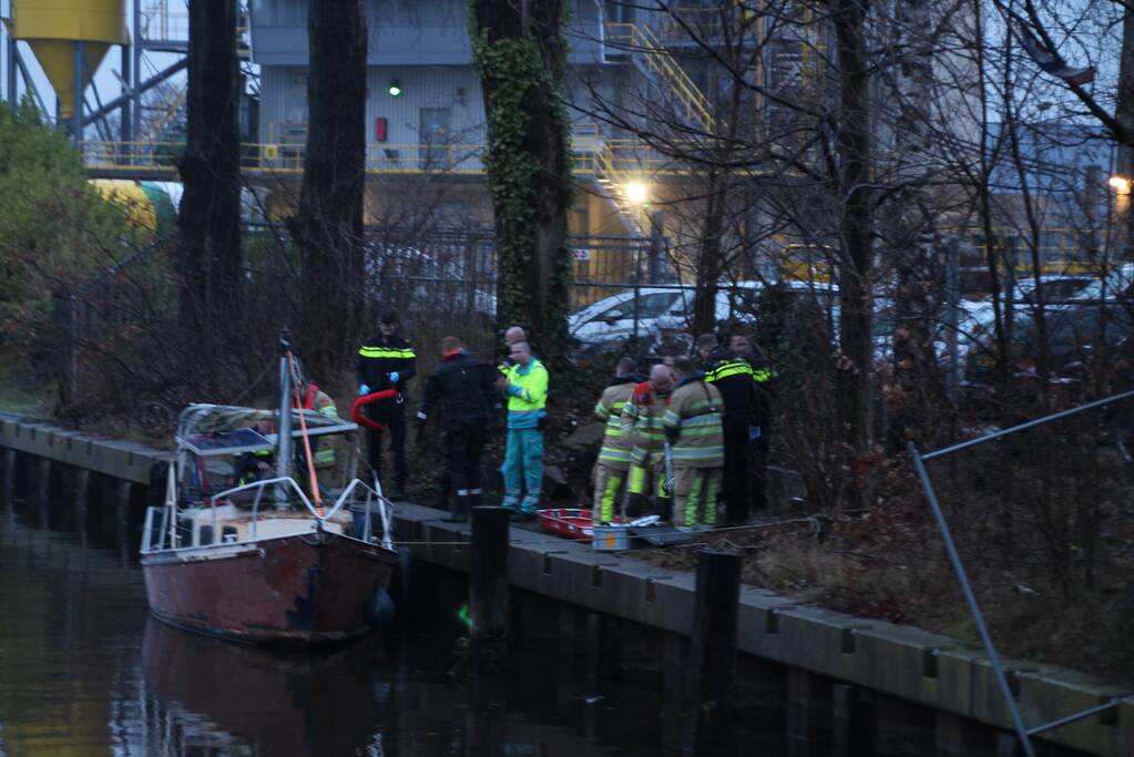 Vrouw onwel geraakt op boot, man wordt agressief