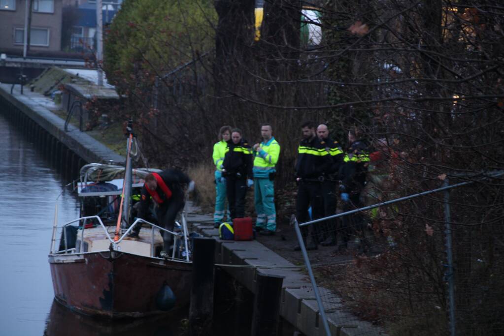 Vrouw onwel geraakt op boot, man wordt agressief