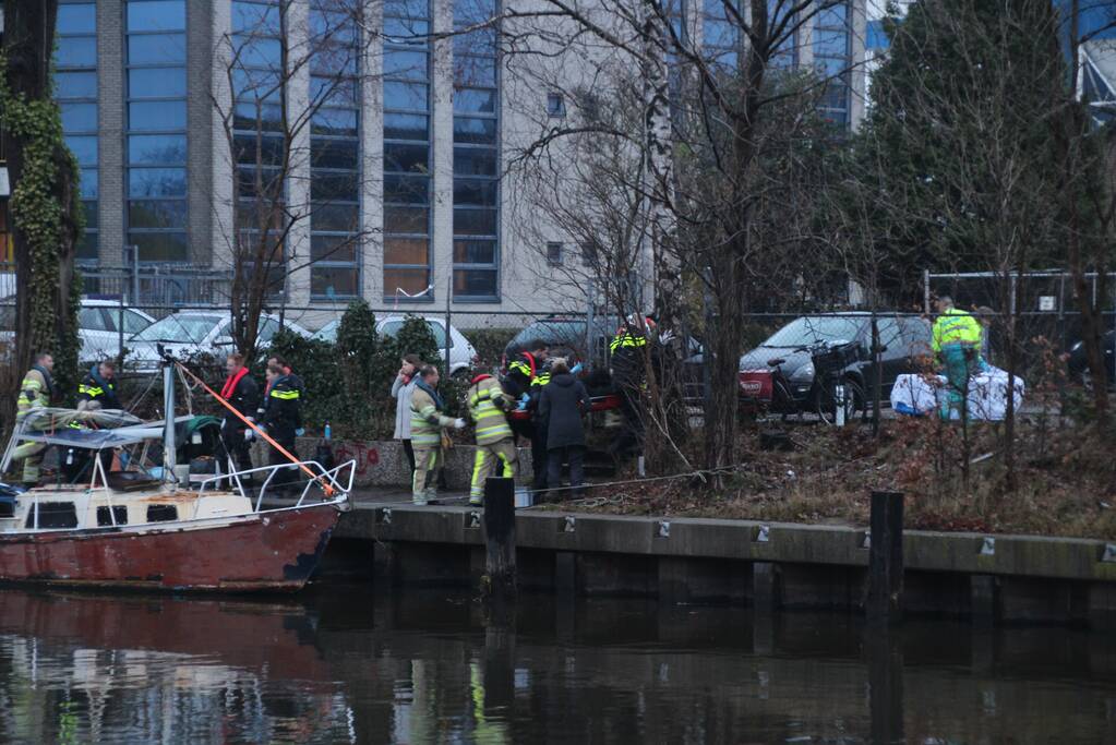 Vrouw onwel geraakt op boot, man wordt agressief