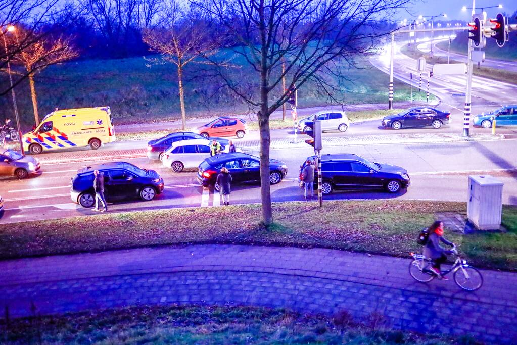 Meerdere voertuigen betrokken bij kop-staartbotsing