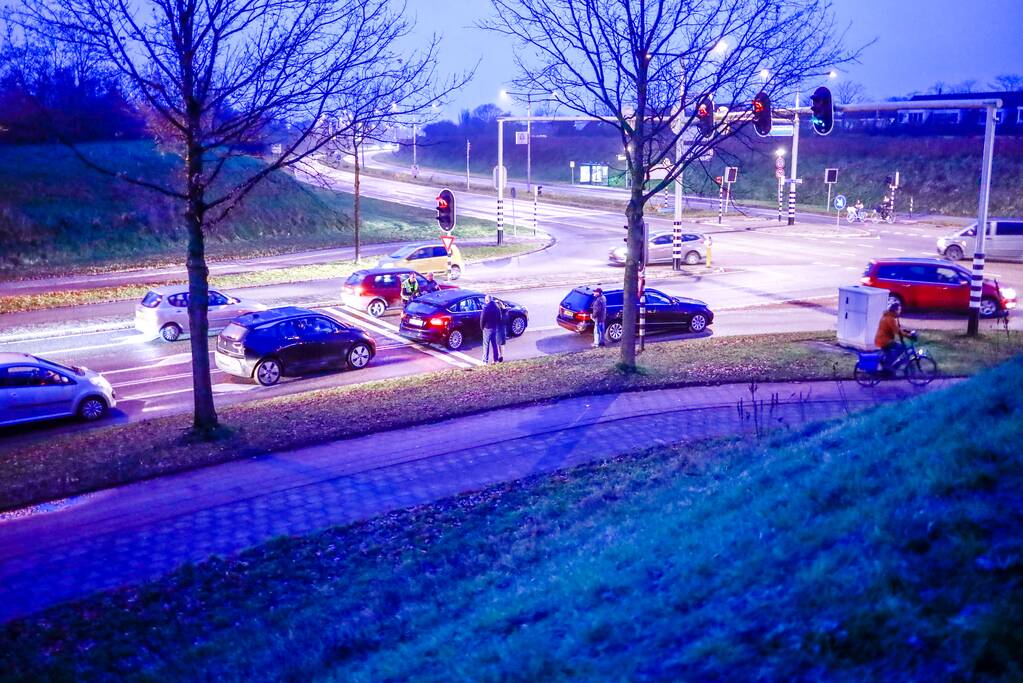 Meerdere voertuigen betrokken bij kop-staartbotsing