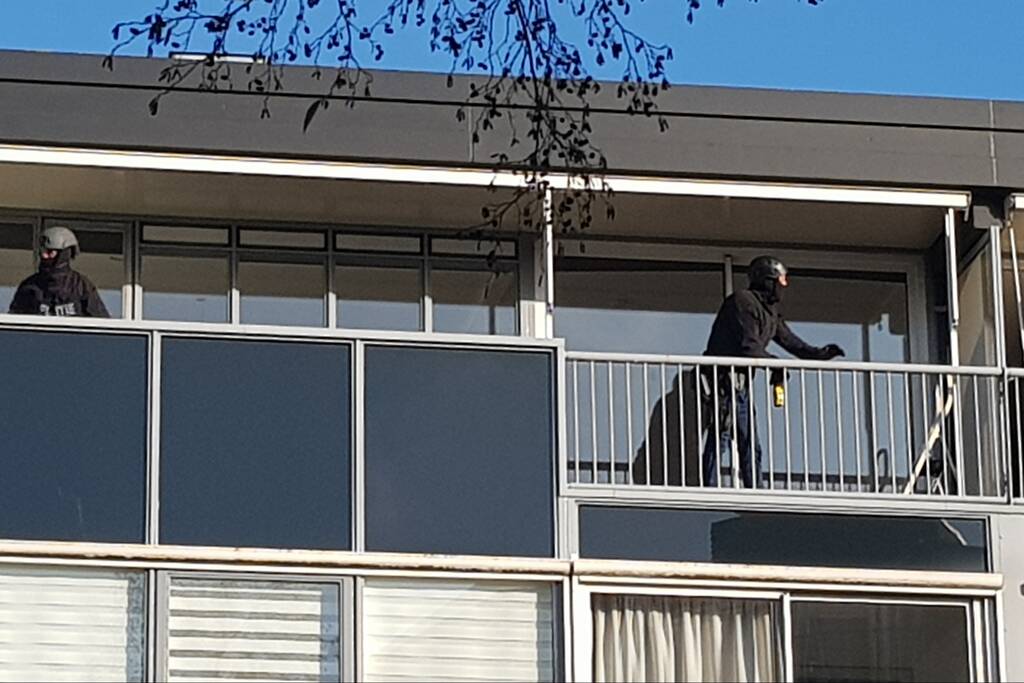Agressieve man weigert woning te verlaten; arrestatieteam ingezet