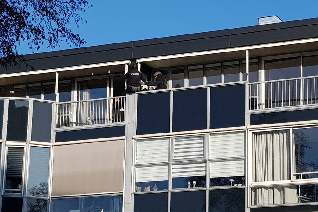 Agressieve man weigert woning te verlaten; arrestatieteam ingezet