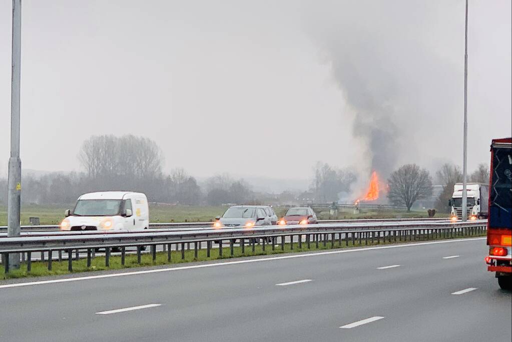 Horeca-stal Boerderij 't Dommeltje brandt volledig uit