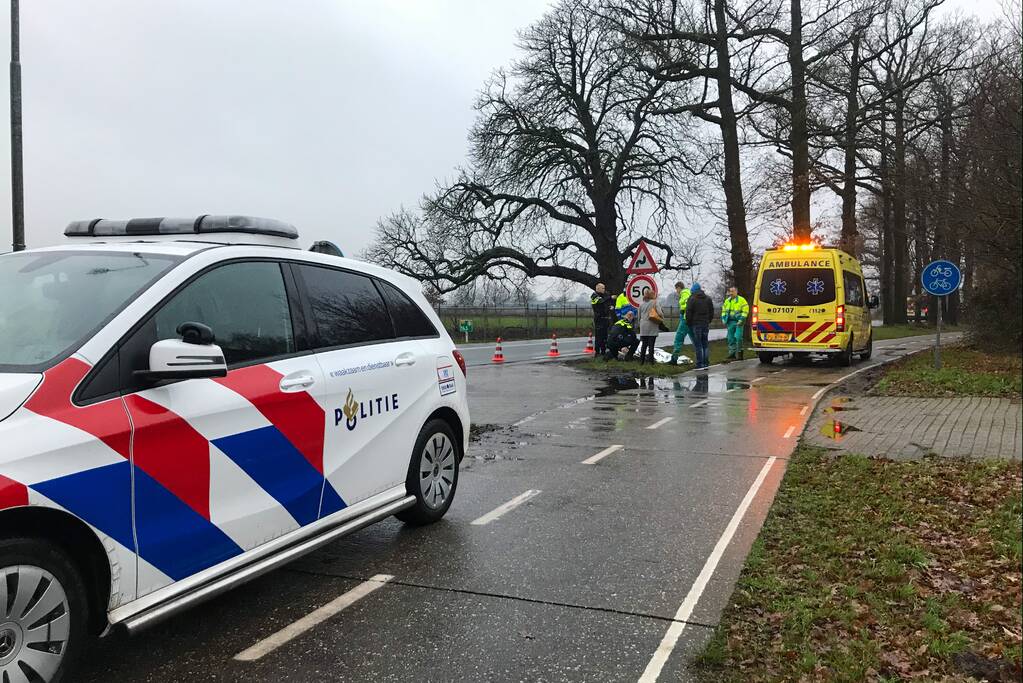Voetganger aangereden, fietser rijdt door