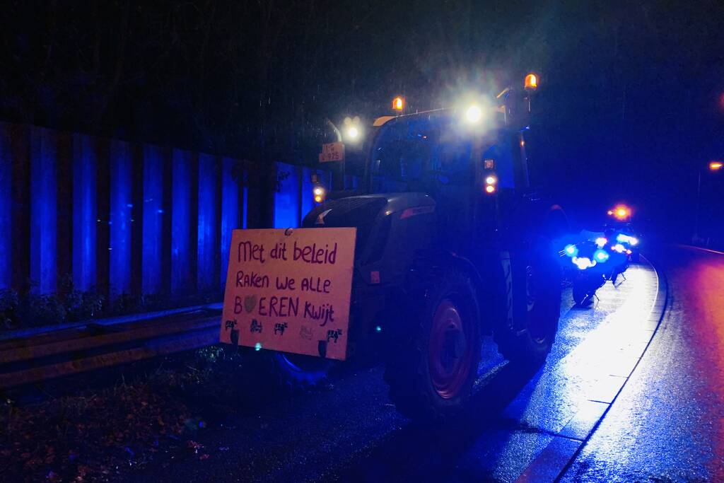 Tractor met pech op snelweg