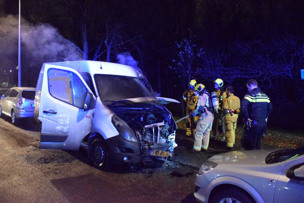 Bestelbus verwoest door brand