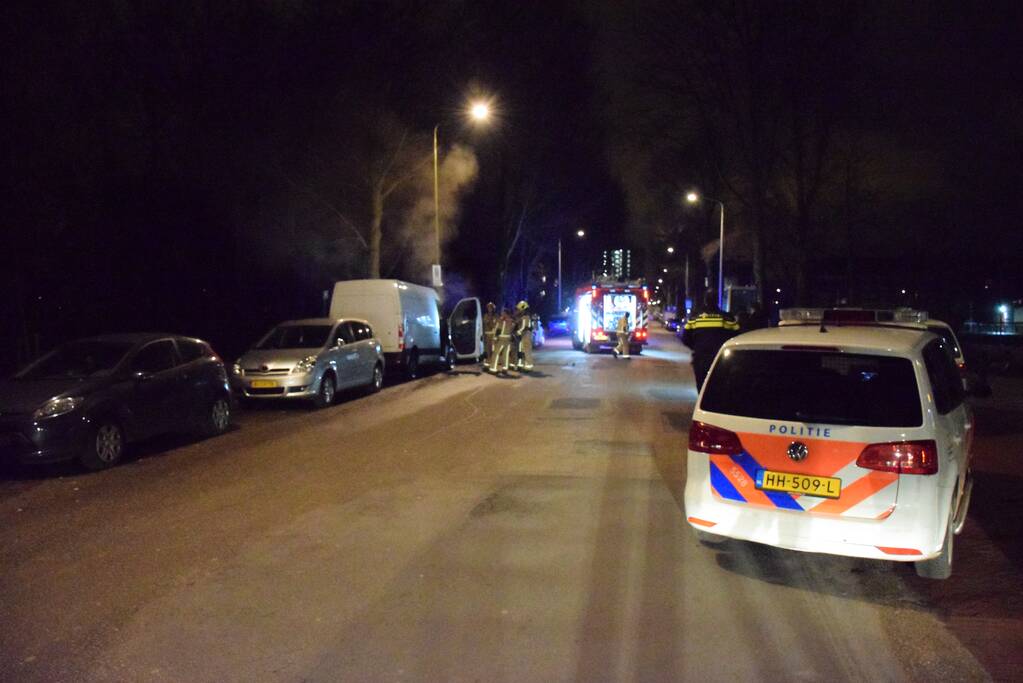 Bestelbus verwoest door brand