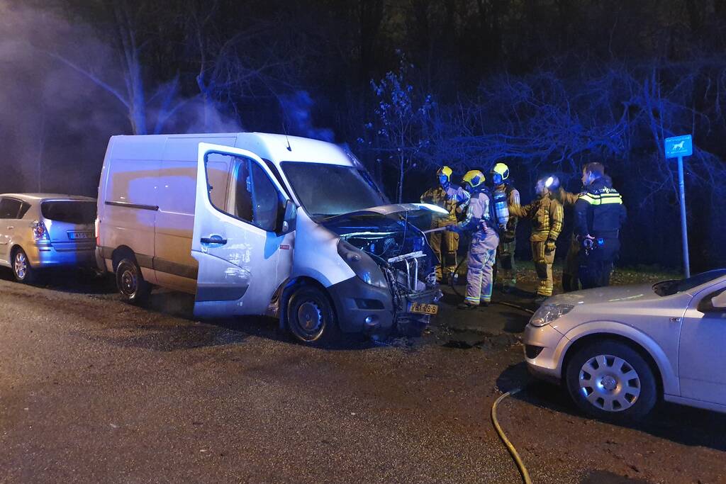 Bestelbus verwoest door brand