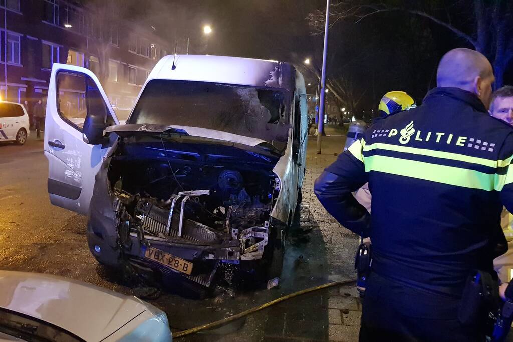 Bestelbus verwoest door brand